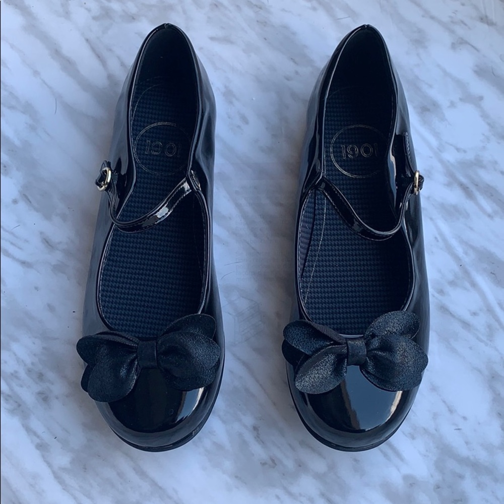 New 1901 Patent Leather Round Toe Flats with Bows